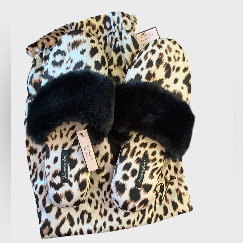 Victoria’s Secret Leopard Print Faux Fur Slippers & Gift Bag NWT 9/10
